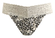 Трусы-стринги с анималистическим принтом