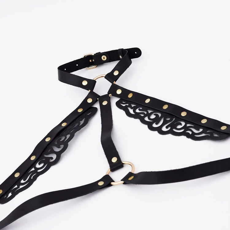 Черная кожаная портупея с резными элементами