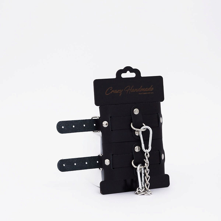 Черные кожаные оковы с хромированной фурнитурой