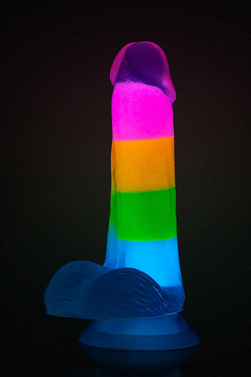Яркий люминесцентный фаллоимитатор Rainbow Rave - 16,5 см.