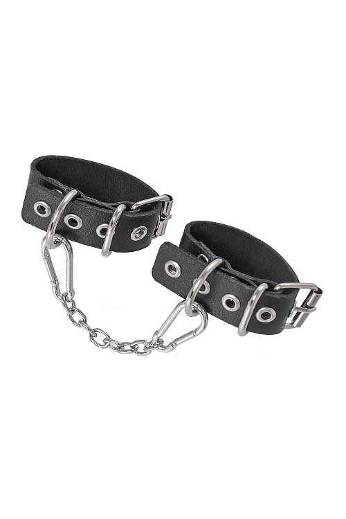 Черные кожаные наручники-браслеты из одного ремешка с люверсами