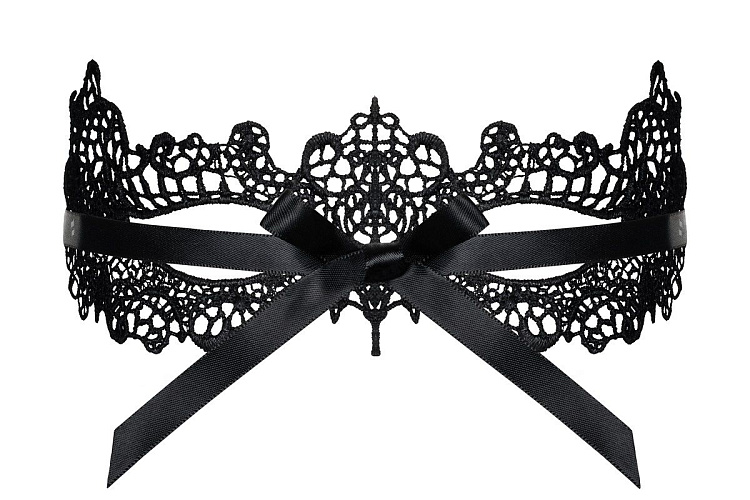 Ажурная маска с чуть приподнятыми краями